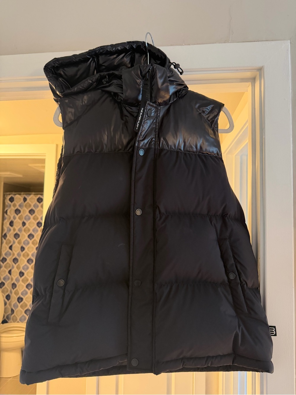 Aritzia Black Super Puff Vest